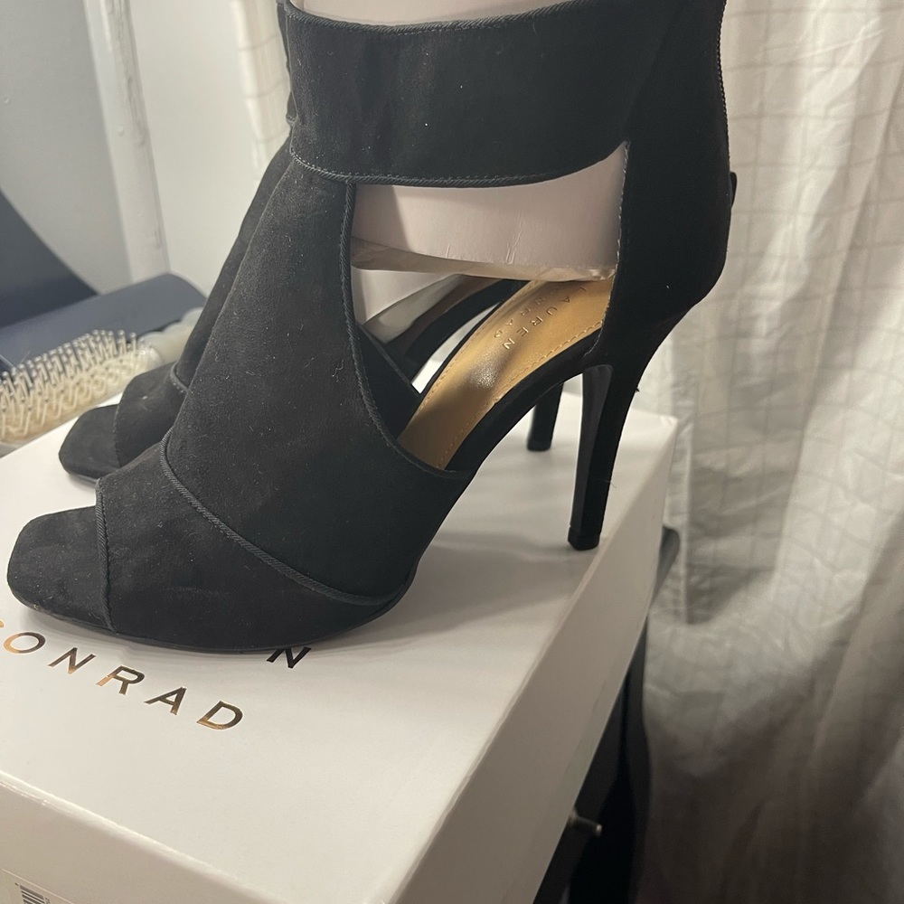 Lauren Conrad black suede memory foam muffin heels worn once new condition